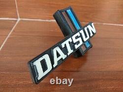 Datsun 620 Camion De Ramassage Emblème Badge Avant Grille Logo Pièces D'origine Oem